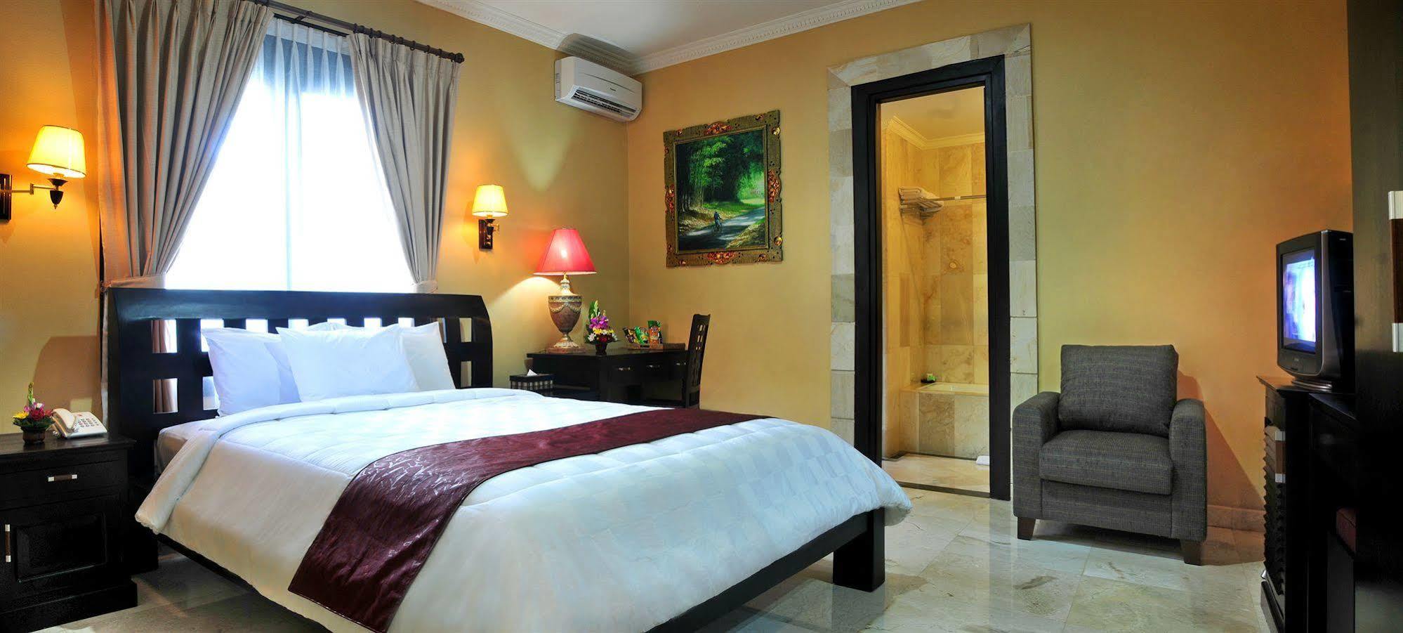 Puri Yuma Hotel Denpasar Zewnętrze zdjęcie
