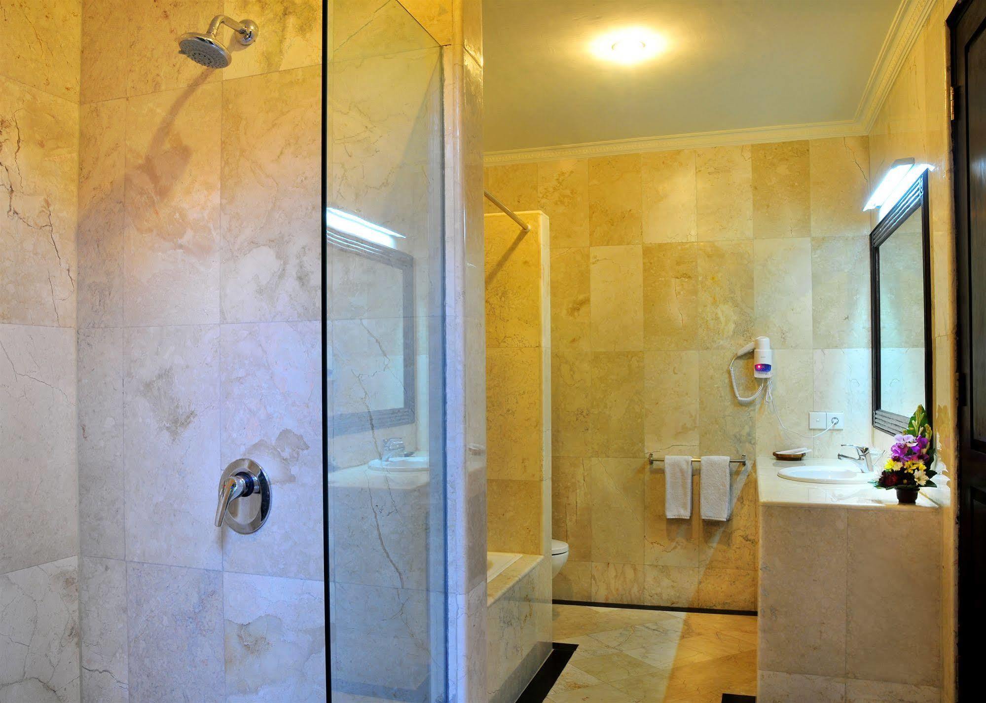 Puri Yuma Hotel Denpasar Zewnętrze zdjęcie